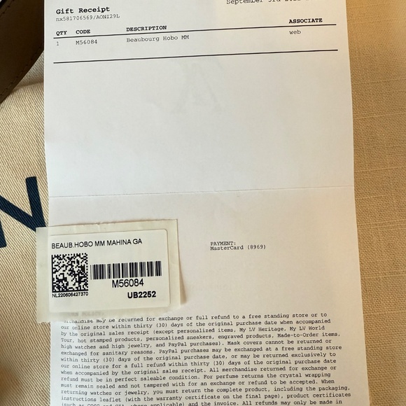 Louis Vuitton Beaubourg Hobo MM Color: Galet - Picture 3 of 9